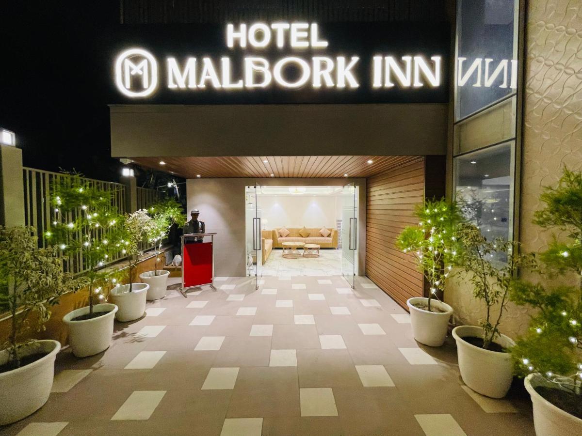 Hotel Malbork Inn @ Janakpuri ニューデリー エクステリア 写真